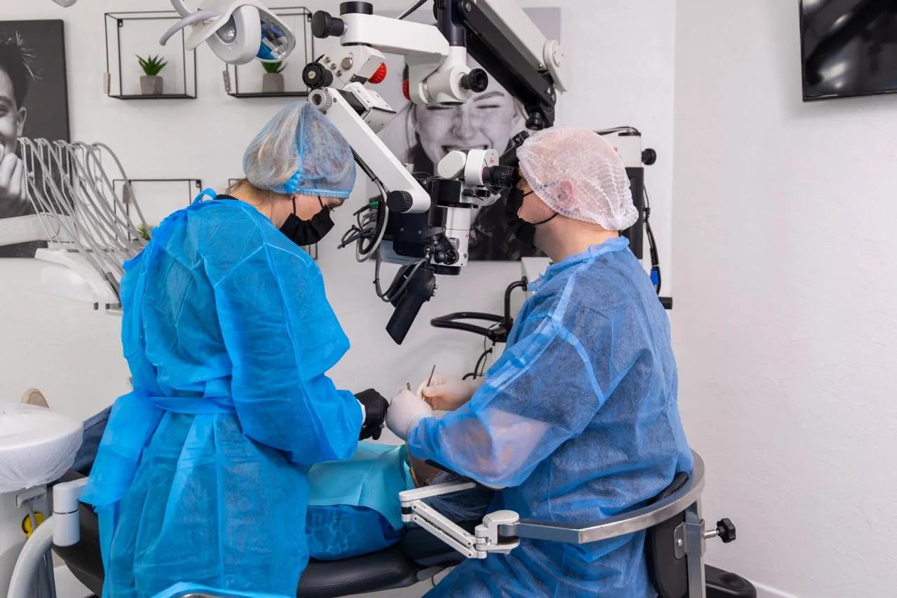 Стоматолог