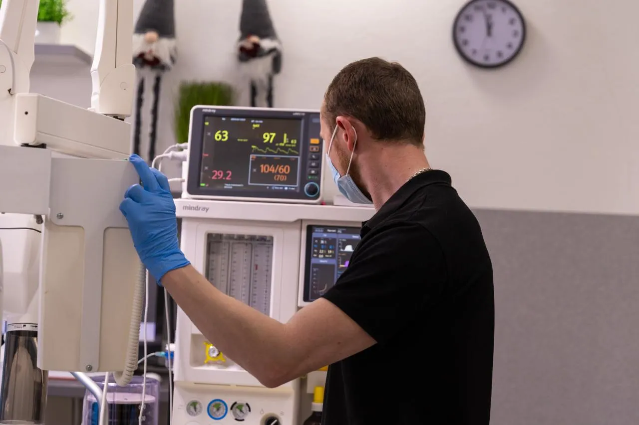 Стоматолог