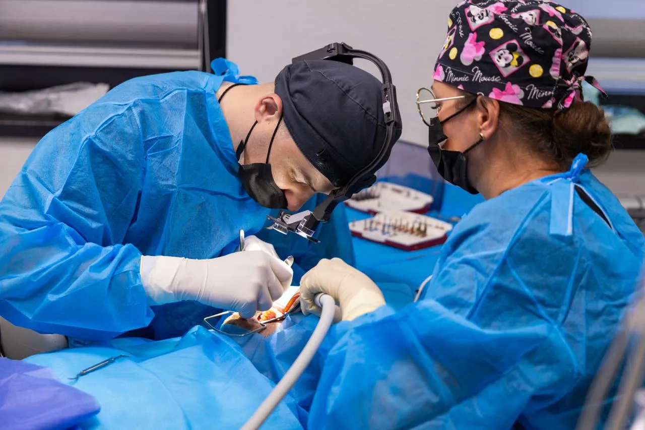 Стоматолог