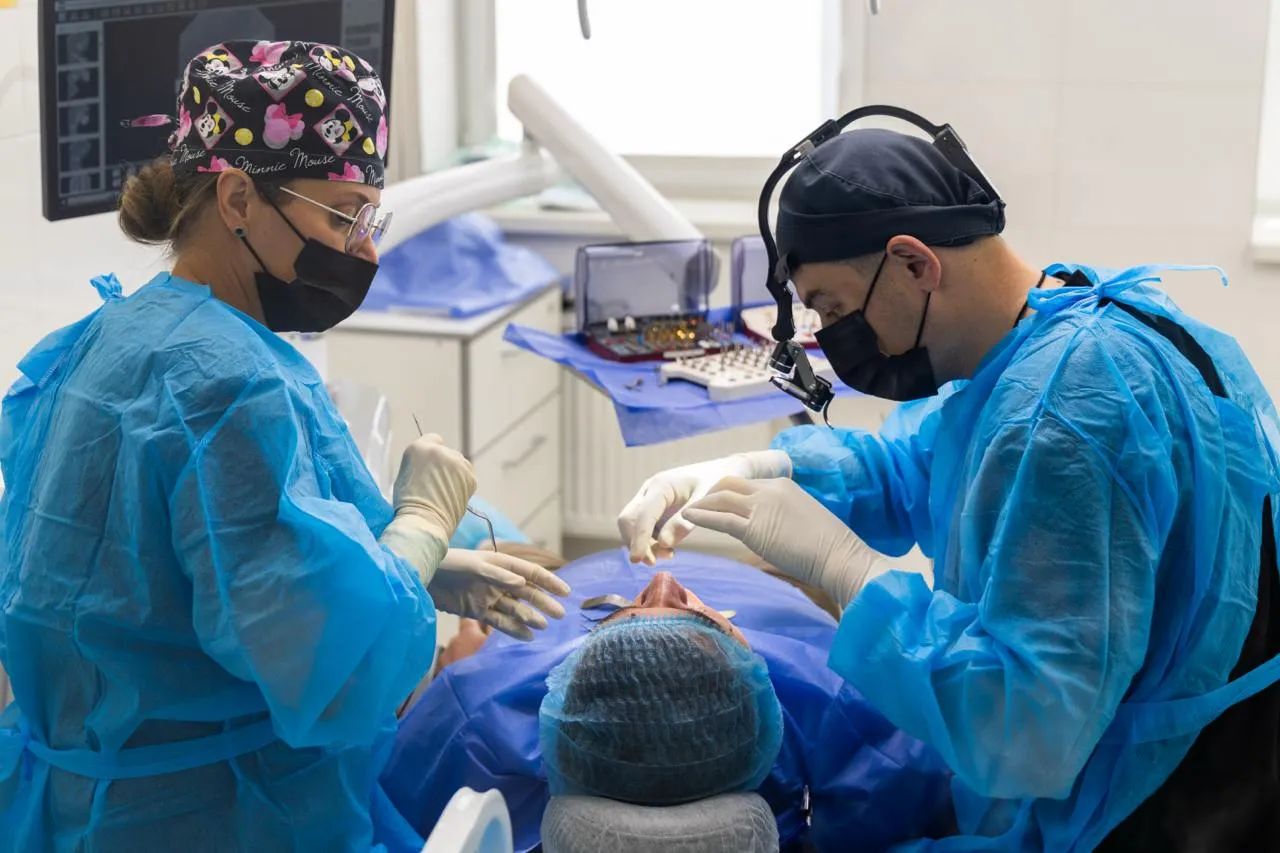 Стоматолог